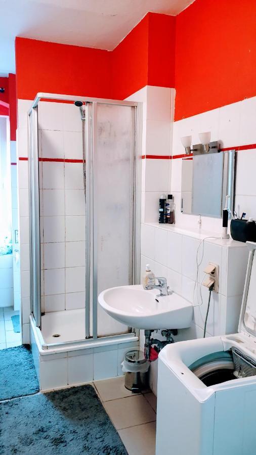 Room In City Center Halle With Shared Bathroom & Kitchen - Free Wifi, Netflix, Ipad & Ground Floor Exterior foto
